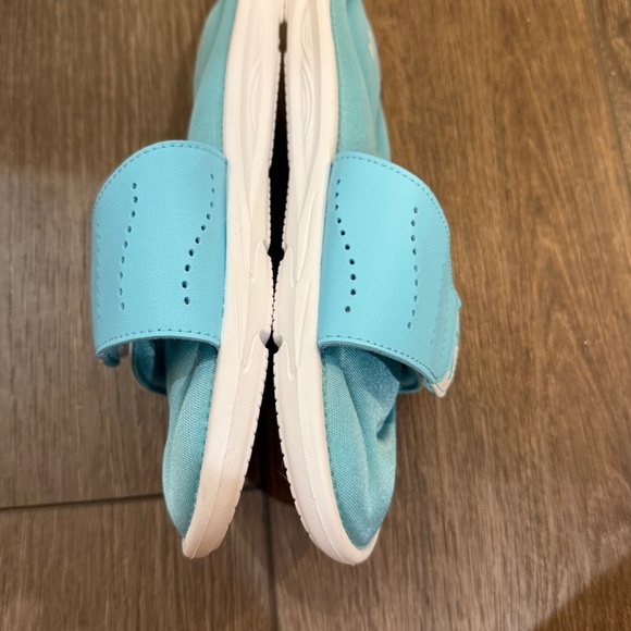 Under Armour Girls Ignite IX Slides Size 5Y Blue/White Summer Athleisure Sandal - Picture 4 of 7